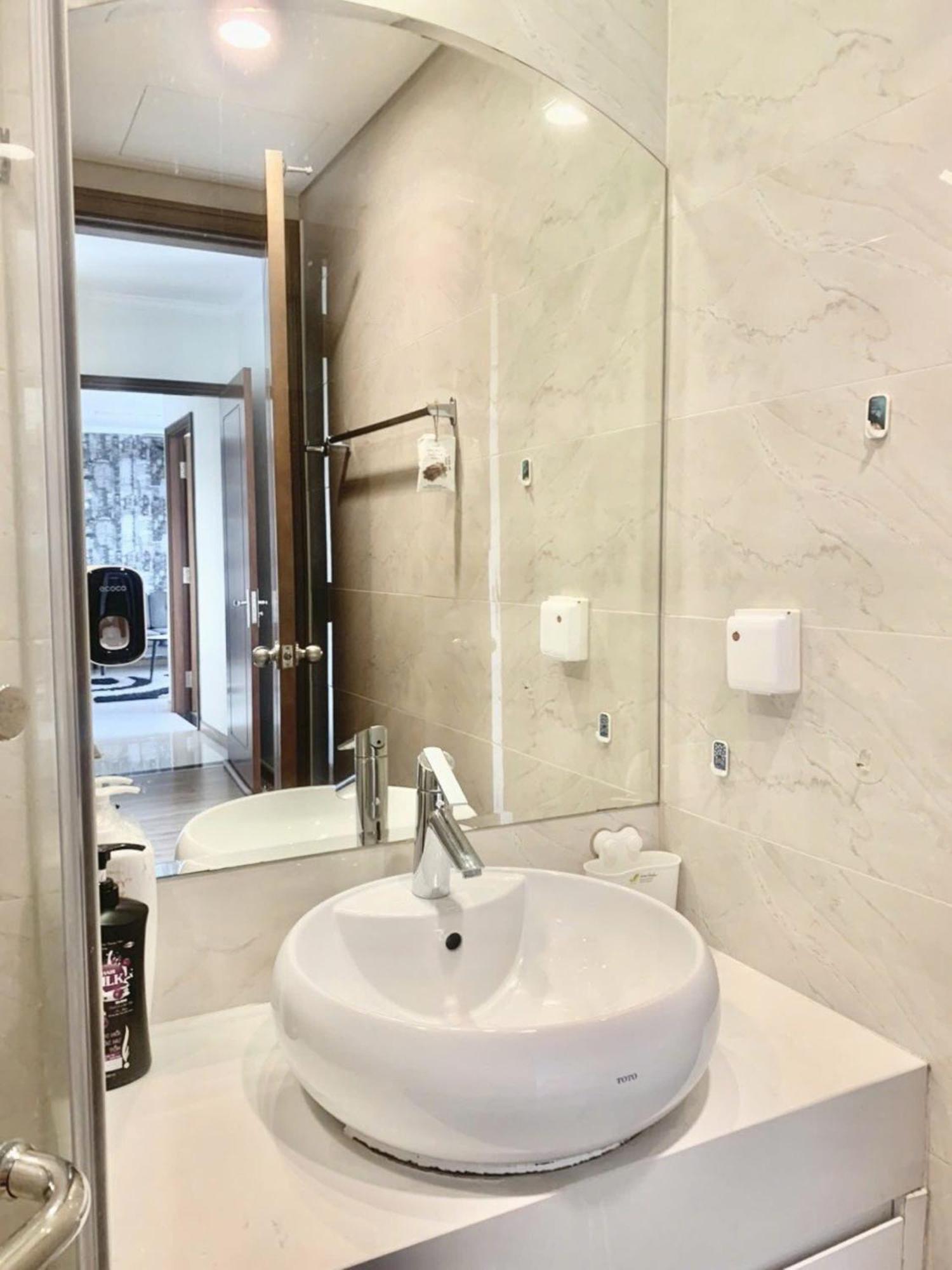 Mott Haven Apart - Vinhomes Central Park, Landmark 81 Area & Ice Rink Хошимин Екстериор снимка